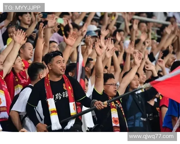 足球巨星对话：从绿茵场到人生舞台的心路历程与荣耀时刻